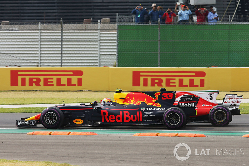 Max Verstappen, Red Bull Racing RB13, battles Sebastian Vettel, Ferrari SF70H, on the first lap