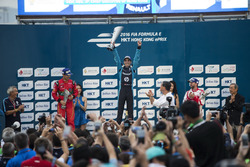 Podio: il vincitore Sébastien Buemi, Renault e.Dams; secondo Lucas di Grassi, ABT Schaeffler Audi Sp