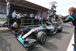 Race winner Nico Rosberg, Mercedes AMG F1 celebrates
