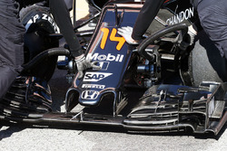 McLaren MP4-31, dettaglio ala anteriore