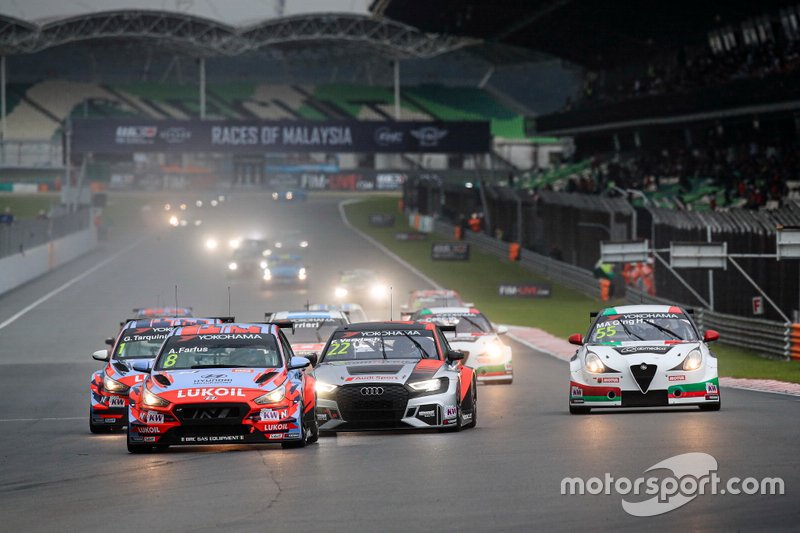 Аугусту Фарфус, BRC Hyundai N LUKOIL Racing Team, Hyundai i30 N TCR, Фредерик Вервиш, Audi Sport Team Comtoyou, Audi RS3 LMS TCR, и Ма Циньхуа, Team Mulsanne, Alfa Romeo Giulietta Veloce TCR
