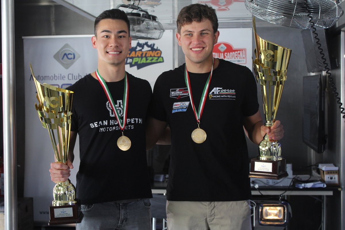 Sean Hudspeth e Simon Mann coi trofei 2020