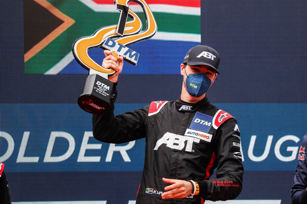 Podium: Race winner Kelvin van der Linde, Abt Sportsline