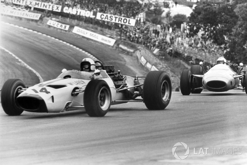 Bruce McLaren, McLaren M2B en Gran Bretaña 1966