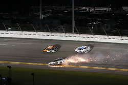 David Gilliland, RBR Enterprises Ford Fusion crashes