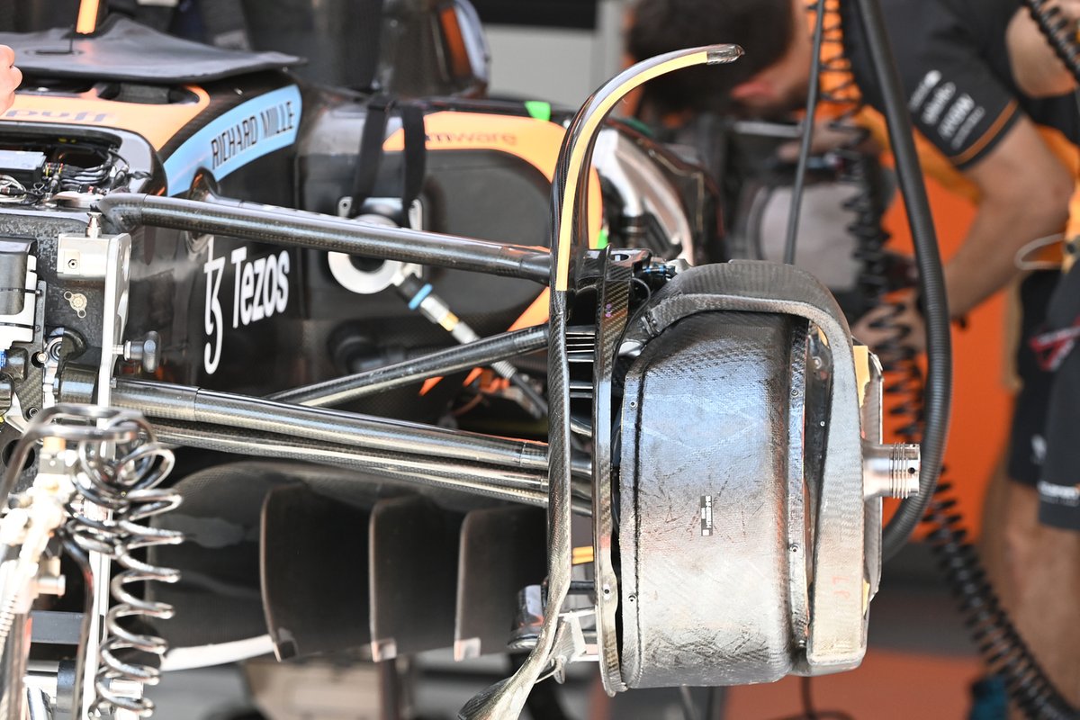 Detalle del freno del McLaren MCL36