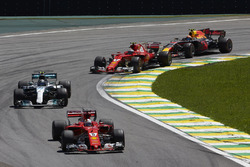 Себастьян, Ferrari SF70H, Валттері Боттас, Mercedes AMG F1 W08, Кімі Райкконен, Ferrari SF70H, Макс