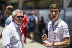 Derek Warwick, BRDC Başkanı ve George Russell, Sahara Force India