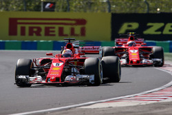 Sebastian Vettel, Ferrari SF70-H ve Kimi Raikkonen, Ferrari SF70-H