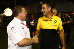 Zak Brown, Direktör, McLaren Technology Group, Cyril Abiteboul, Direktör, Renault Sport F1 Team