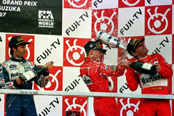 Podyum: Yarış galibi Michael Schumacher, Ferrari, 2. Heinz-Harald Frentzen, Williams Renault, 3. Edd