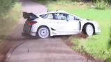 Valtteri Bottas prueba el Ford Fiesta WRC