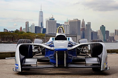 VÍDEO: Nelsinho participa de exibição da F-E em Nova York