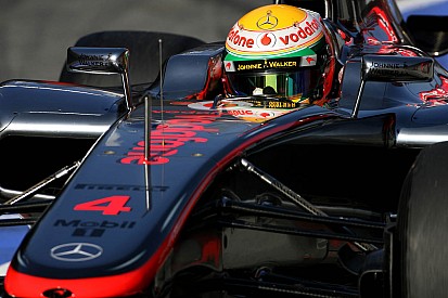 F1: Hamilton takes pole position for season opener in Australia