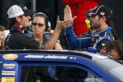 Johnson races to pole on tricky Martinsville oval
