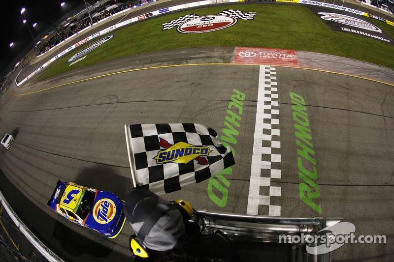 Harvick dominates in seventh Nationwide Series win at Richmond