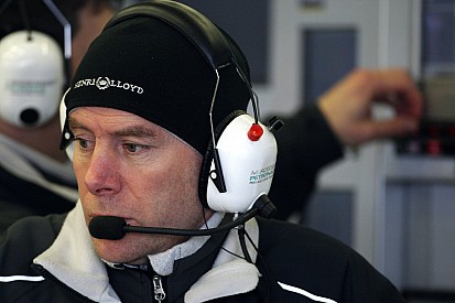 Hamilton's engineer breaks ribs in cycling crash