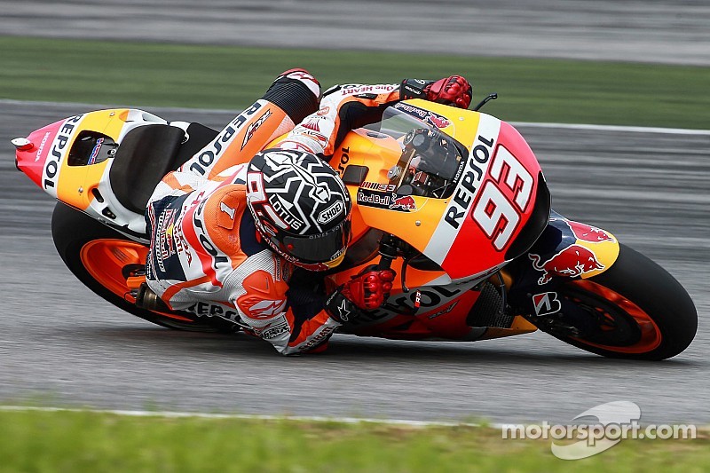 Márquez no pierde el tiempo y es líder en Sepang
