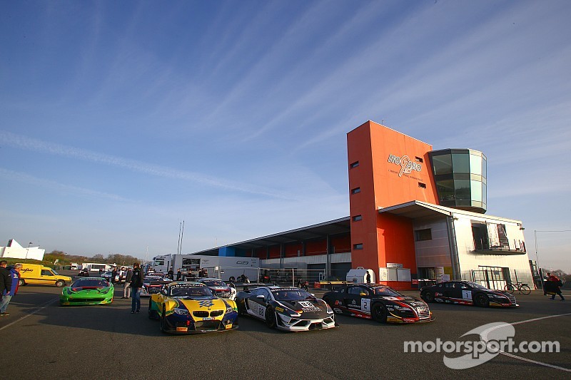 Audi domina el primer día en Nogaro