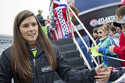 Danica Patrick : priorité à la NASCAR