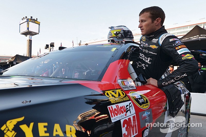 Kahne regresa a la NASCAR Trucks