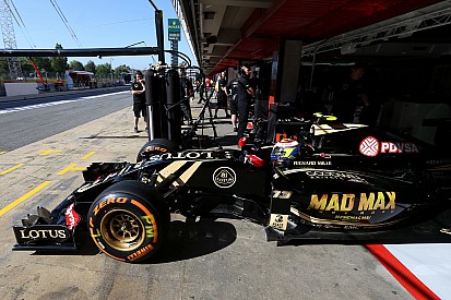 В Lotus нарушили правило комендантского часа