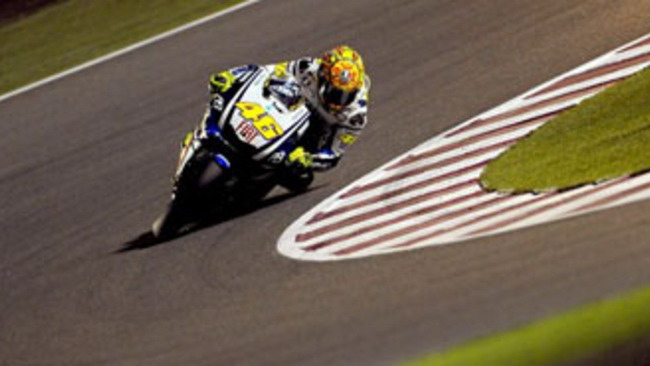 MotoGP 2010, Qatar: Stoner cade, Rossi c'è