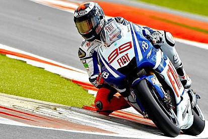 Lorenzo non ha rivali a Silverstone