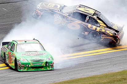 Caos e incidenti nel giovedì di Daytona