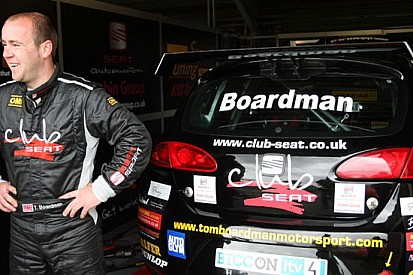 Una Leon a benzina per Boardman a Brands Hatch