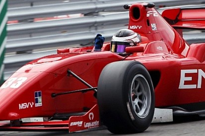 Philipp Eng conquista in gara 2 a Brands Hatch