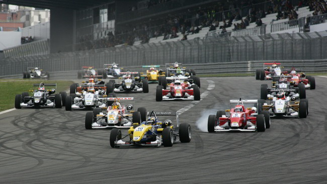 Ancora Tom Dillmann a Nürburgring