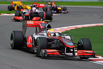 Hamilton vince e torna in testa al mondiale