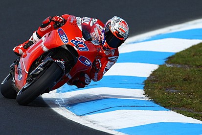 Stoner si regala la pole a Phillip Island