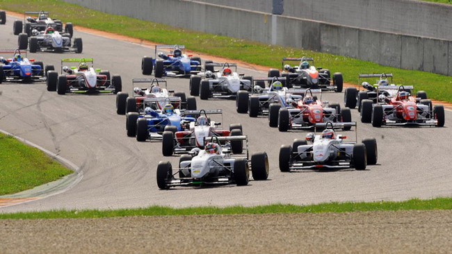 Volata a quattro per la corona di campione 2010