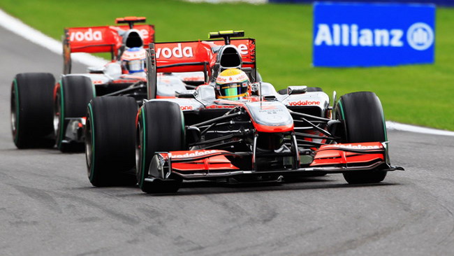 Button ed Hamilton saltano i test Pirelli
