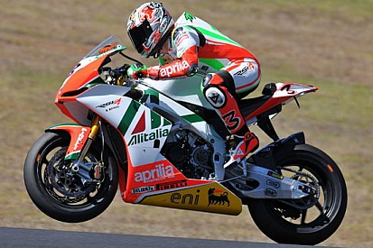 Le Carene dell'Aprilia di Biaggi all'asta per beneficenza
