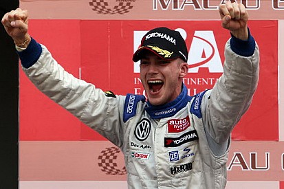 Edoardo Mortara vicino all'Audi!