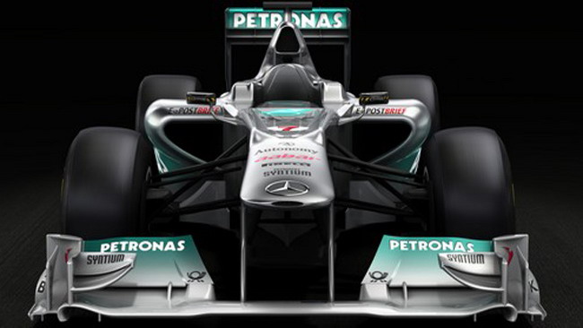 La Mercedes rivela le forme della W02