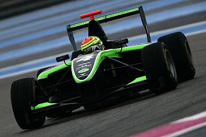Sims svetta sul bagnato a Le Castellet