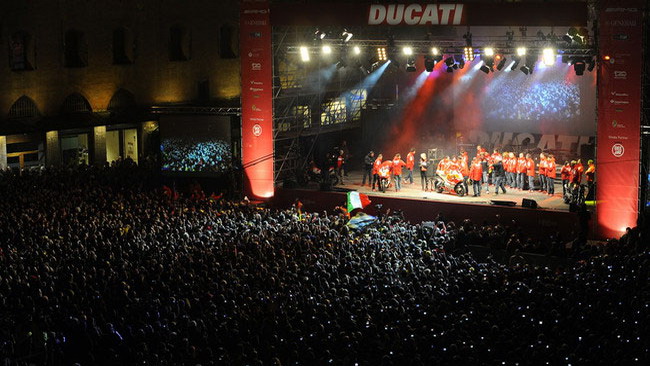 MotoGp Night: 38.000 persone per Nicky e Vale!