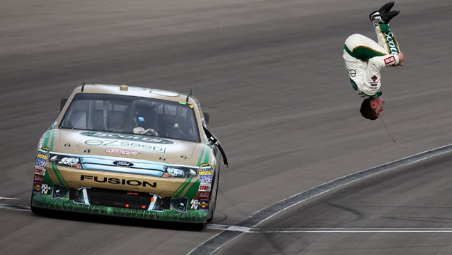 Carl Edwards la spunta a Las Vegas