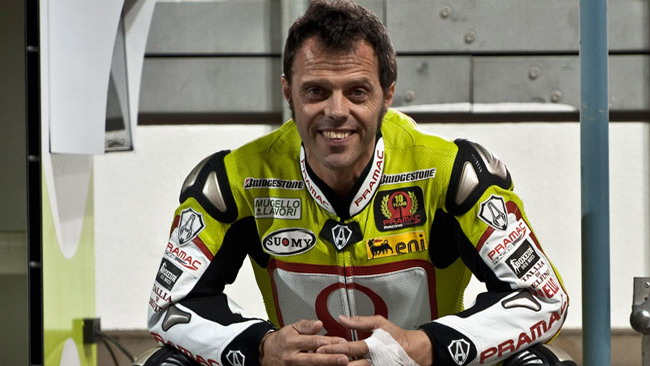 Solo una forte contusione alla mano per Capirossi