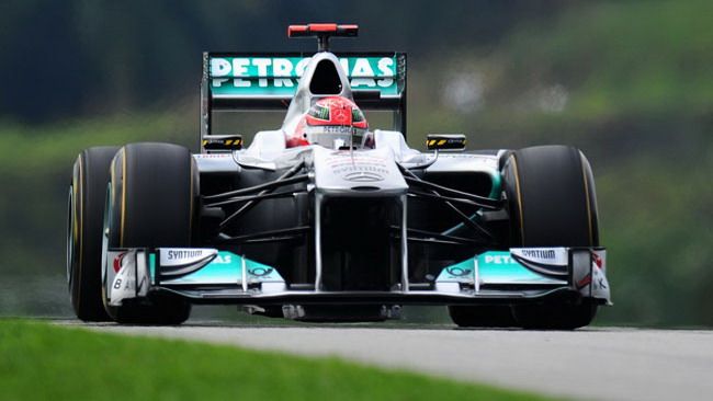 Schumacher ha avuto problemi con l'ala mobile