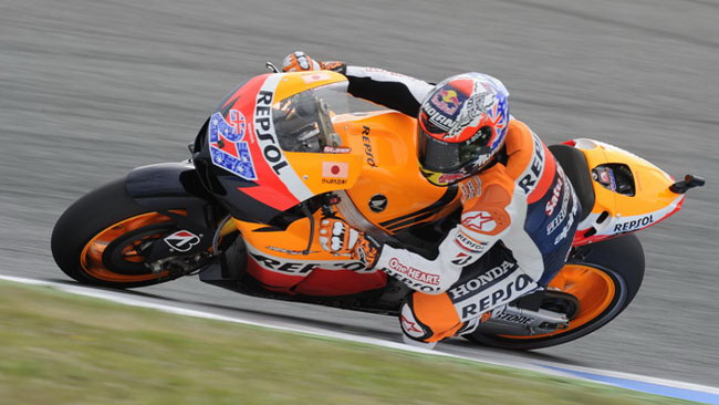 Che spavento per Stoner: senza freni in fondo al dritto!