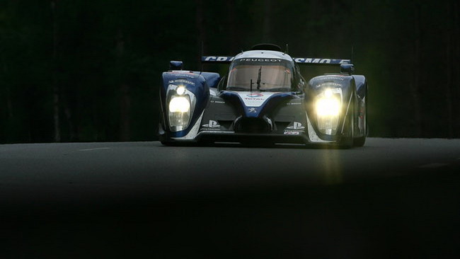 La gara riparte con l'Audi superstite al comando
