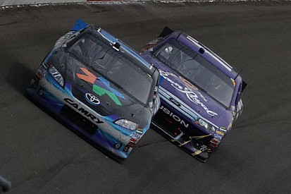 Primo successo stagionale per Denny Hamlin