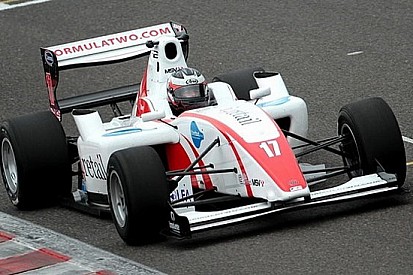 Will Bratt conquista la pole per gara 2 a Spa