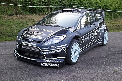 La Ford diventa tutta nera per i test su asfalto