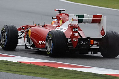 Nuova ala posteriore per la Ferrari a Silverstone